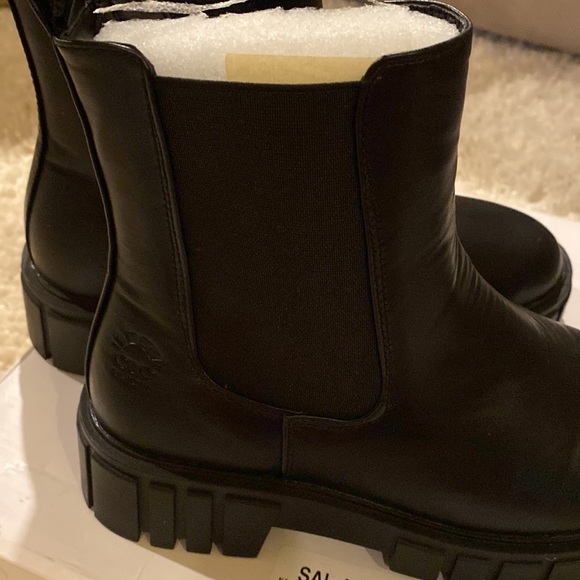 NIB Chelsea boots - Picture 3 of 6